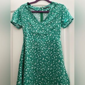 JJWM Wowan Green Floral Mini Dress w Back Zip size Small